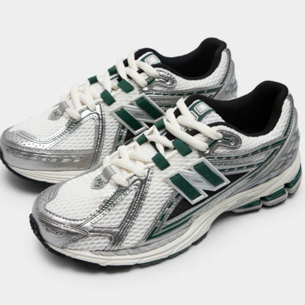 ✅ NEW BALANCE 1906R SILVER METALLIC / GREEN
Size W 6